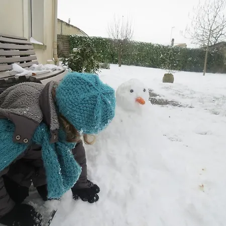 לינה וארוחת בוקר L'aubinoise 3*