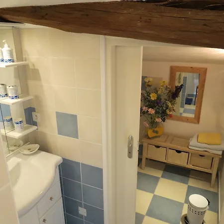 לינה וארוחת בוקר L'aubinoise