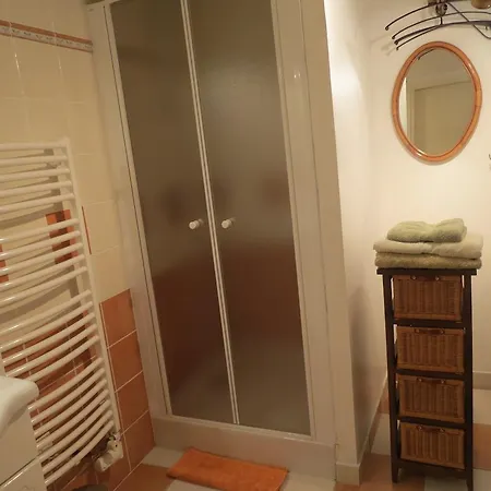 לינה וארוחת בוקר L'aubinoise 3*